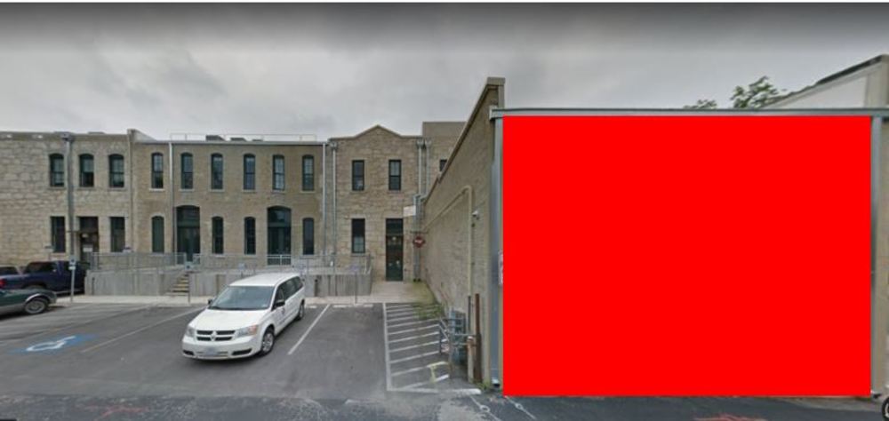 Parte trasera del edificio de la Plaza de Armas desde Street View. Un cuadrado rojo indica la ubicación del mural.